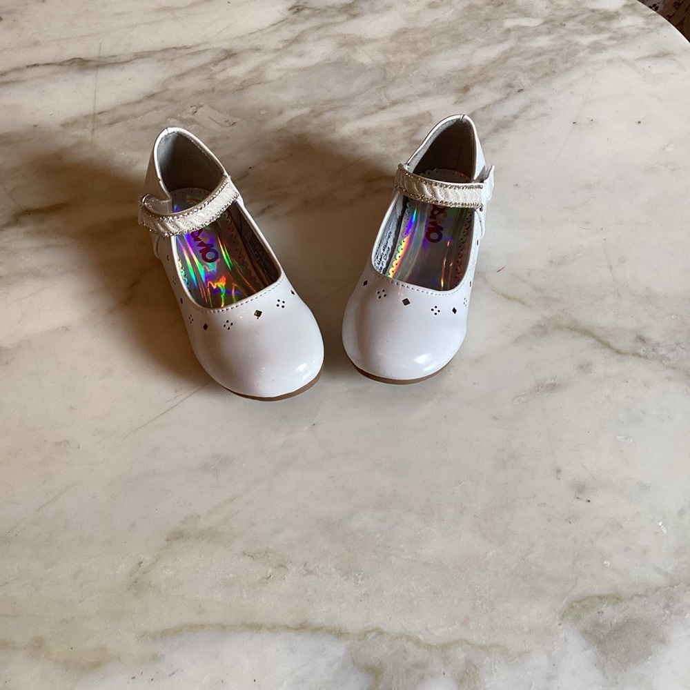 Girls white marry Jane style shoe